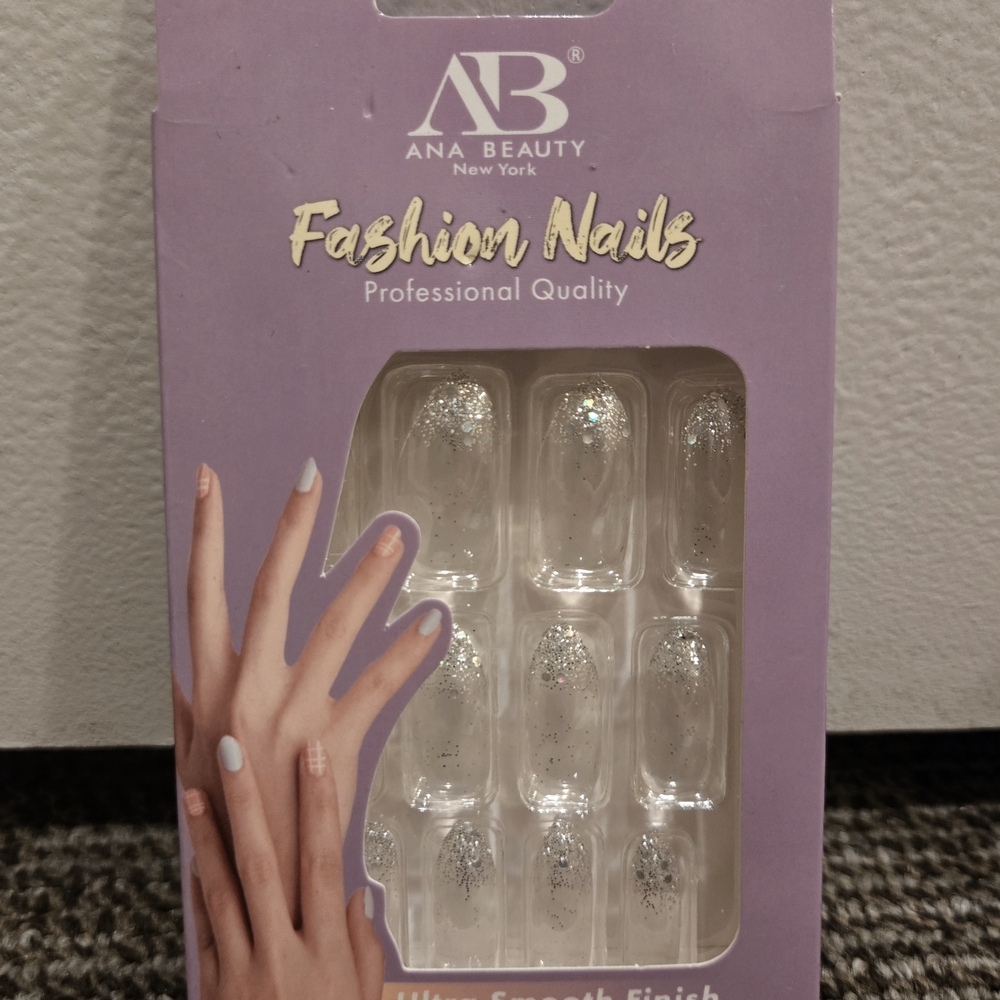 Fashion Nails - Clear with Silver Glitter Press-On Set